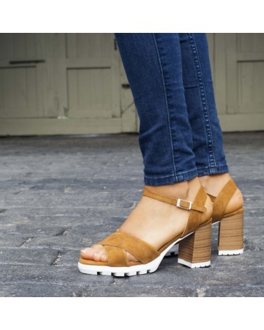 Sandalia cuero pala cruzada