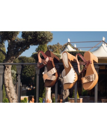 Brown crossed sandal