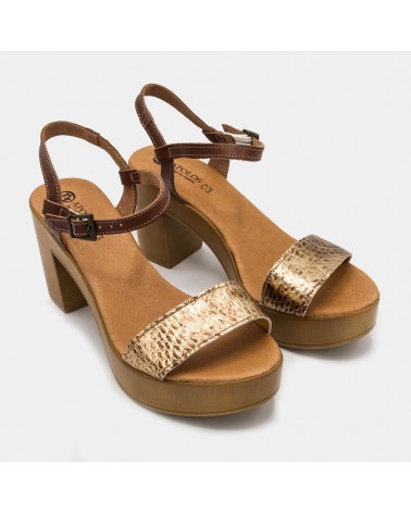 Sandalia castaño tacón alto