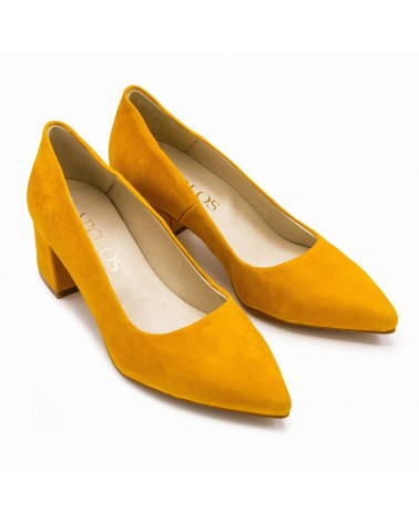 Zapato salón ante amarillo