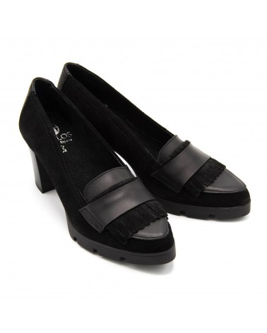 Black heeled shoe with fringes