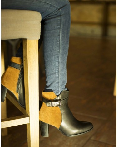 Buckle boot