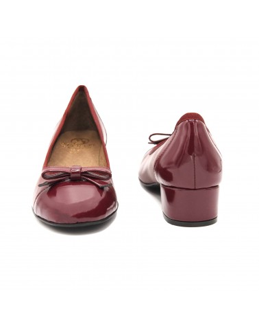 Burgundy low-heeled bow shoe Burgundy low-heeled bow shoe