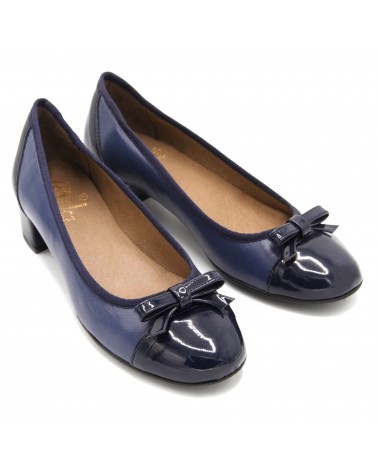 Blue low-heeled bow shoe