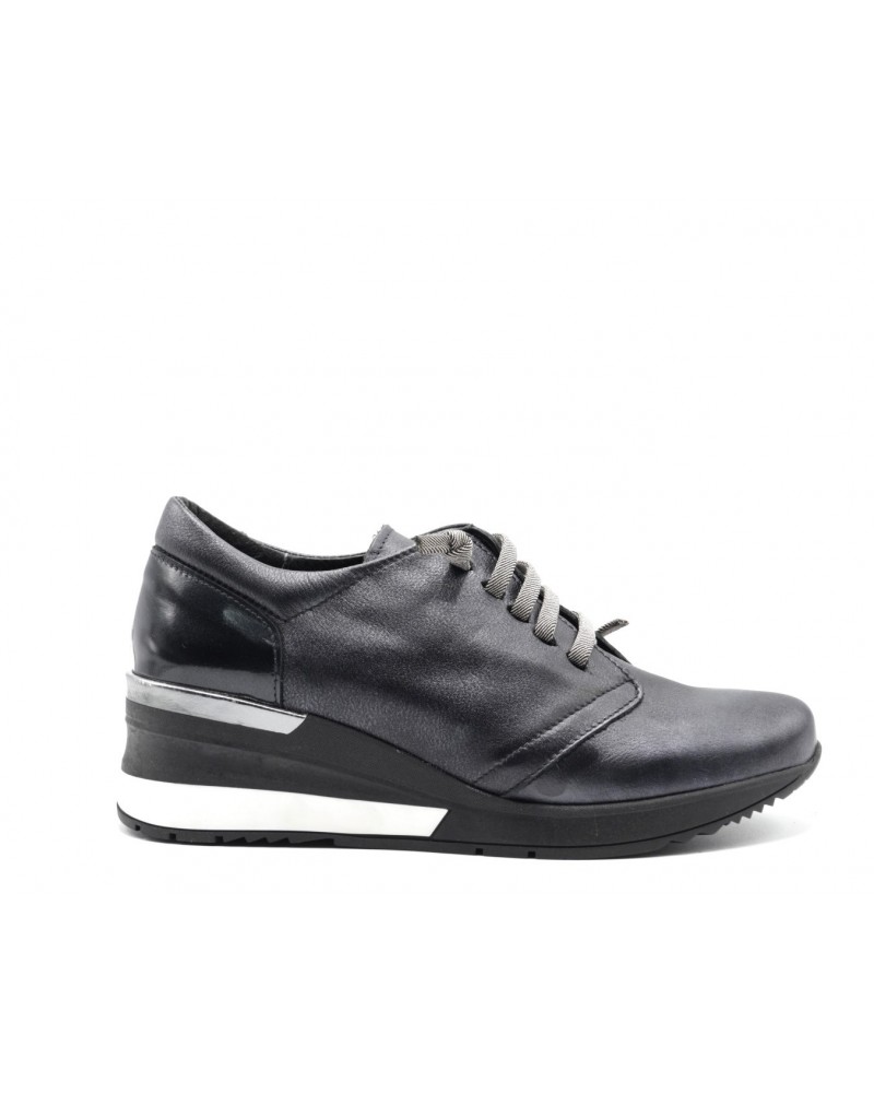 Woman sport shoe