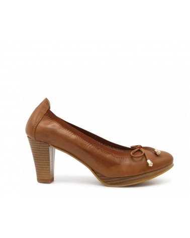 Brown heeled shoe