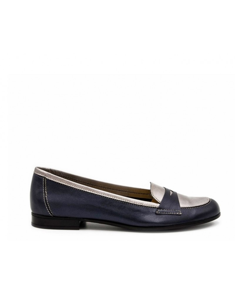 Dark blue shoe