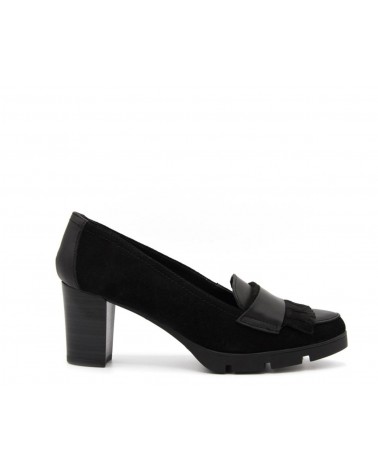 Black heeled shoe with fringes