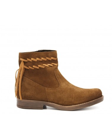 Cognac boots with decoration