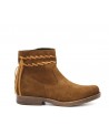 Cognac boots with decoration