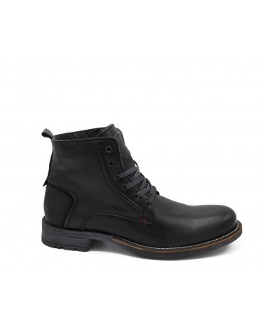 Black boot with laces