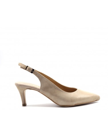 Shoe lounge with no heels woman