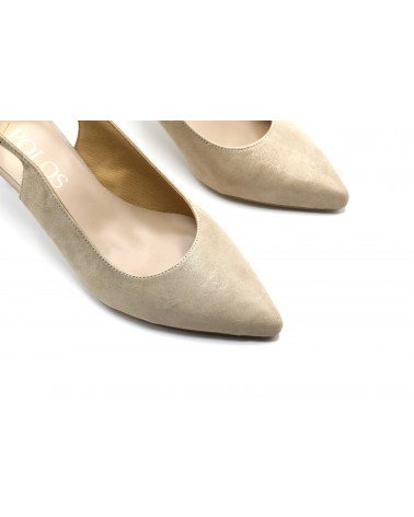 Shoe lounge with no heels woman