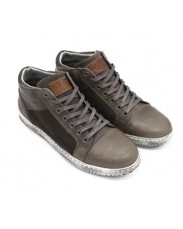Shoe with taupe laces