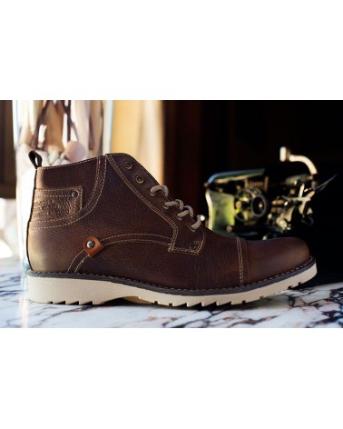 Brown boot with laces Brown boot with laces