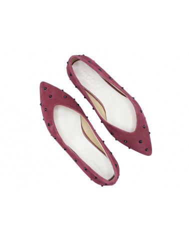 Bailarina fabricada en ante con tachas cónias. Apolos zapatería. Bailarina fabricada en ante con tachas cónias. Apolos zapatería.