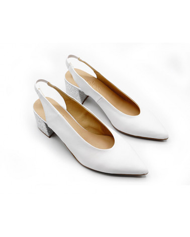 Salón destalonado tacón grabado. Fabricado en piel. Apolos.