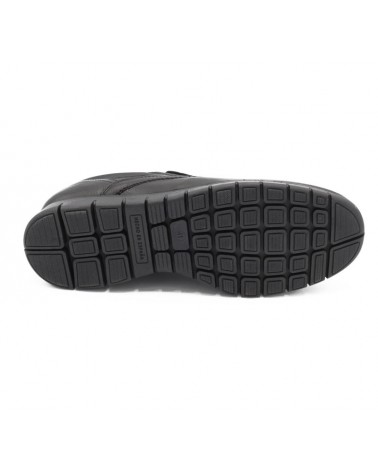 Shoe with black elastic