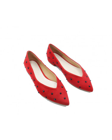 Bailarina fabricada en ante con tachas cónias. Apolos zapatería.