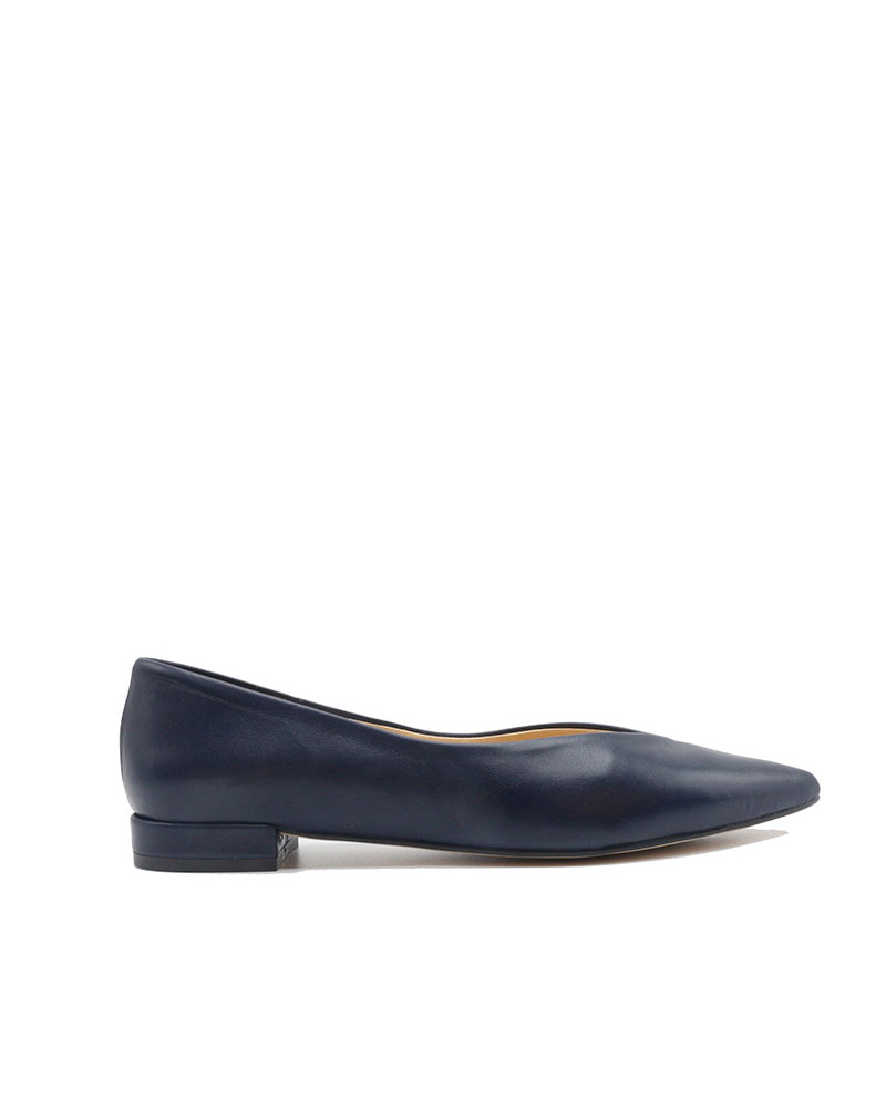 Zapato plano fabricado en piel. Bailarina hecha en España. Apolos.