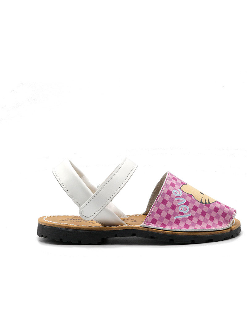 Sandalia estilo menorquina fabricada en piel con dibujo. Apolos Sandalia estilo menorquina fabricada en piel con dibujo. Apolos