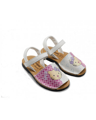 Sandalia estilo menorquina fabricada en piel con dibujo. Apolos Sandalia estilo menorquina fabricada en piel con dibujo. Apolos