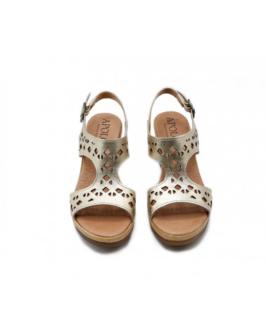 Sandalia de piel con cuña muy cómoda para cualquier ocasión. Apolos