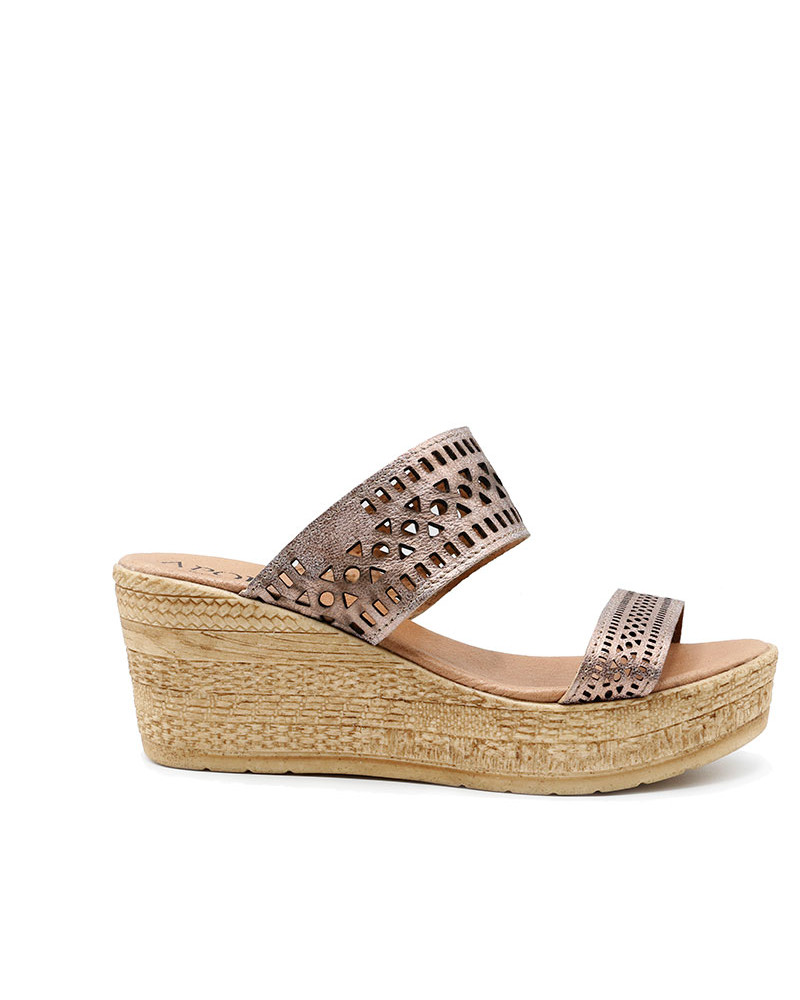 Zapato burdeos estilo salón. Calzados Apolos Fuensalida