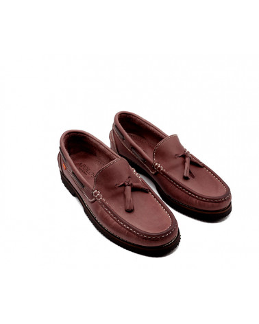 Zapato con borlas fabricado en piel. Apolos Fuensalida