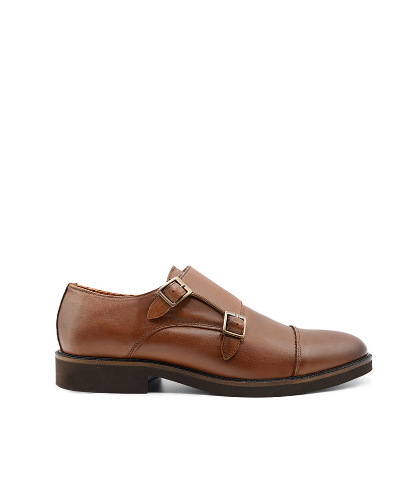 Zapato en piel con hebillas fabricado en piel. Apolos zapatería.