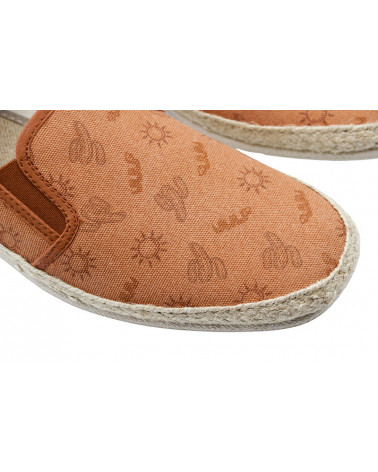 Zapatilla de hombre lona estampada y esparto. Fabricada en España.