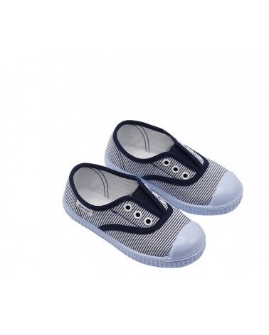 Zapatilla de lona con rayas y elástico central. Fabricado en España.