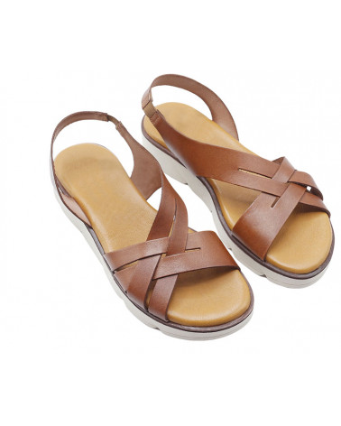 Sandalia cómoda con planta acolchada y fabricada en piel. Apolos