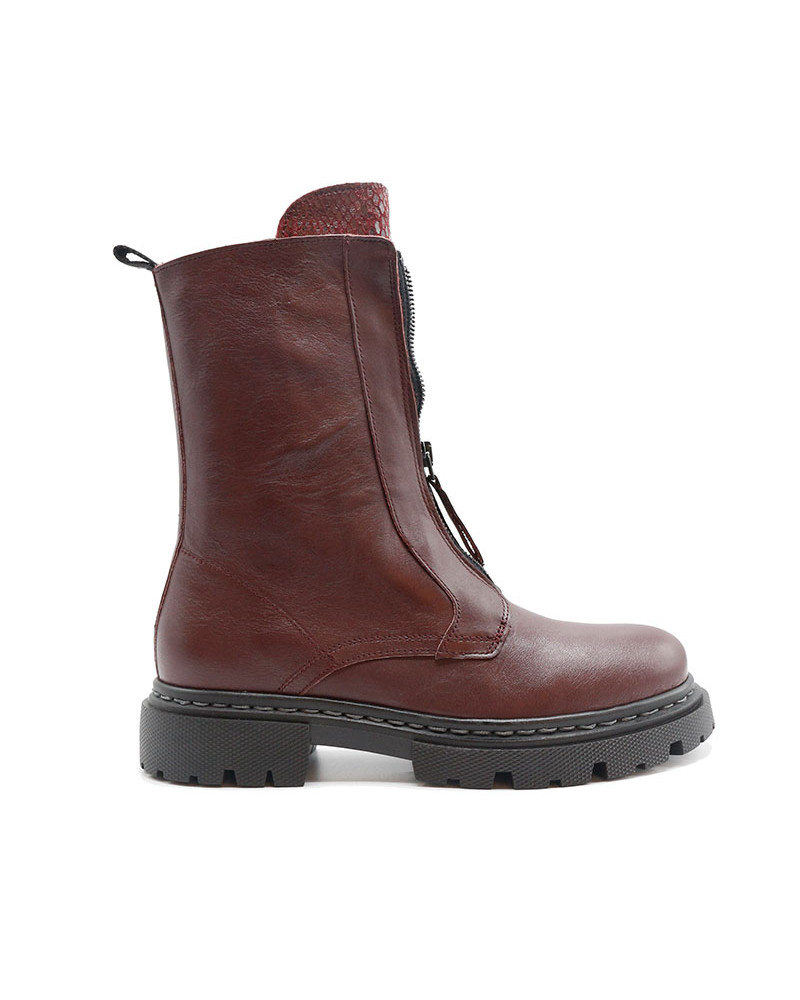 Bota de cremallera hecha en piel con cremallera central. Apolos