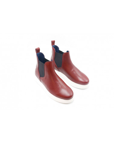 Botín de piel con elásticos y piso de eva Serpens. Apolos zapatería.