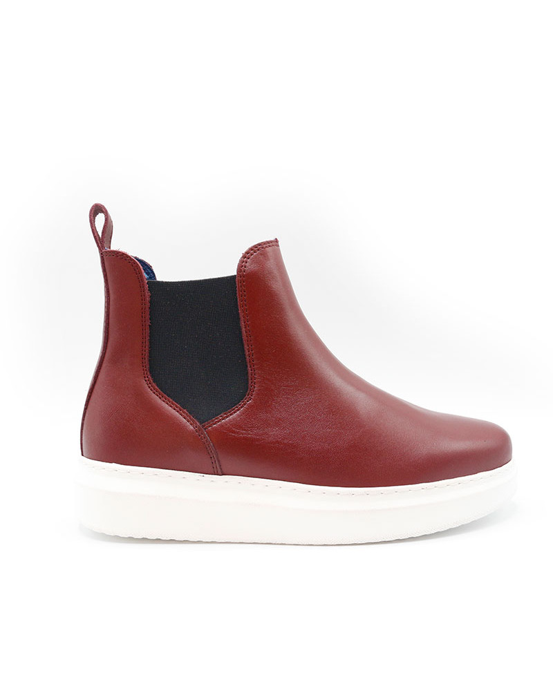 Botín de piel con elásticos y piso de eva Serpens. Apolos zapatería.