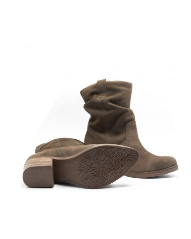 Botín de piel cowboy con tacón. Bota de serraje. Apolos zapatería.