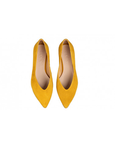 Bailarina fabricada en ante con tacón bajo forrado. Apolos zapatería