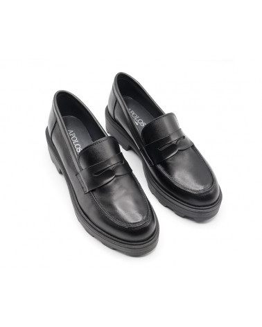 Mocasín de piel con antifaz fabricado en España. Apolos zapatería.