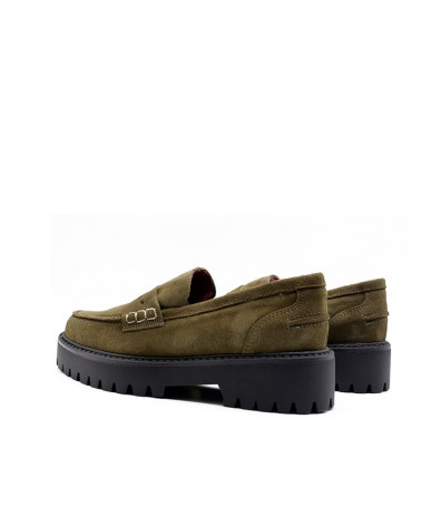 Mocasín de piel serraje mujer con antifaz y tacón. Apolos zapatería. Mocasín de piel serraje mujer con antifaz y tacón. Apolos zapatería.