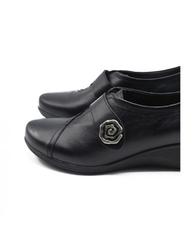 Black shoe with velcro