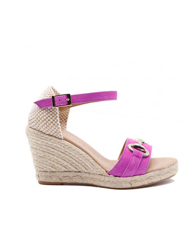 Sandalia de piel con cuña de esparto. Alpargata fabricada en España.