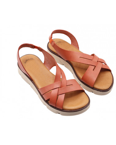 Sandalia cómoda con planta acolchada y fabricada en piel. Apolos