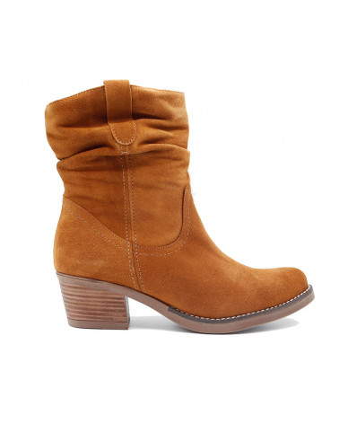 Botín de piel cowboy con tacón. Bota de serraje. Apolos zapatería.