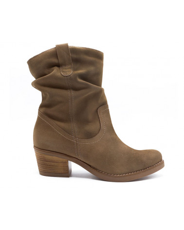 Bota de piel cowboy con tacón. Bota de serraje. Apolos zapatería.
