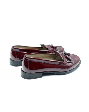 Zapato charol piel borlas. Fabricado en España. Apolos zapatería.