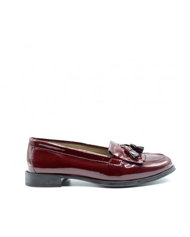 Zapato charol piel borlas. Fabricado en España. Apolos zapatería.
