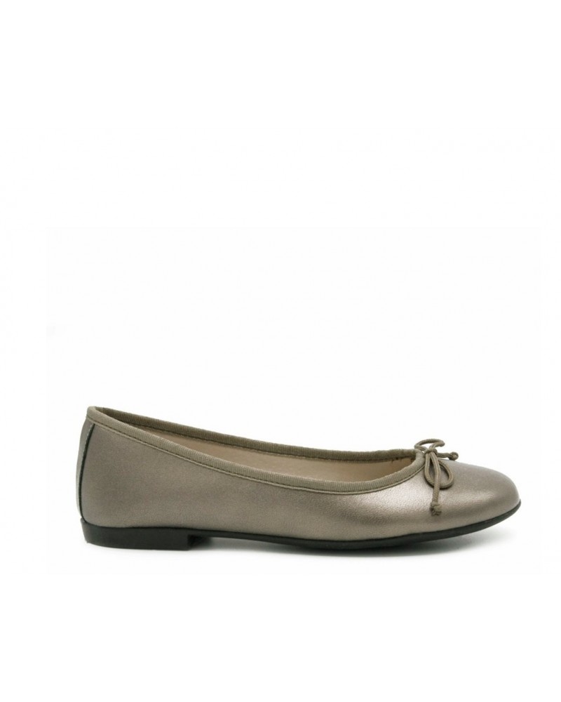 Ballerina with brass bow