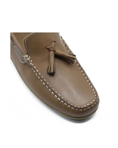 Moccasin shoe with tassels
